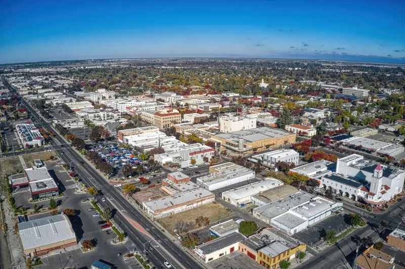 Choosing the Right Commercial Building Contractor in Merced County